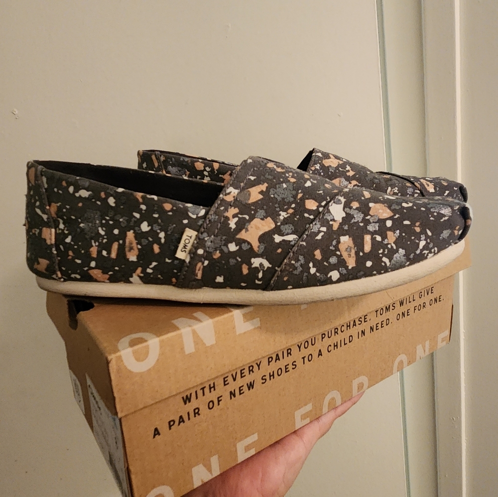 Tom's